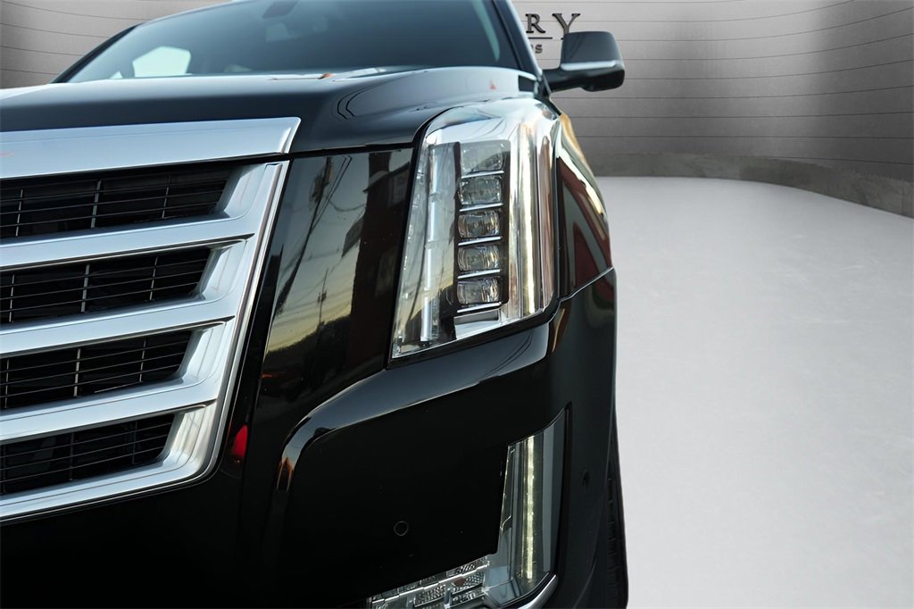 Used 2020 Cadillac Escalade ESV 4WD image 5