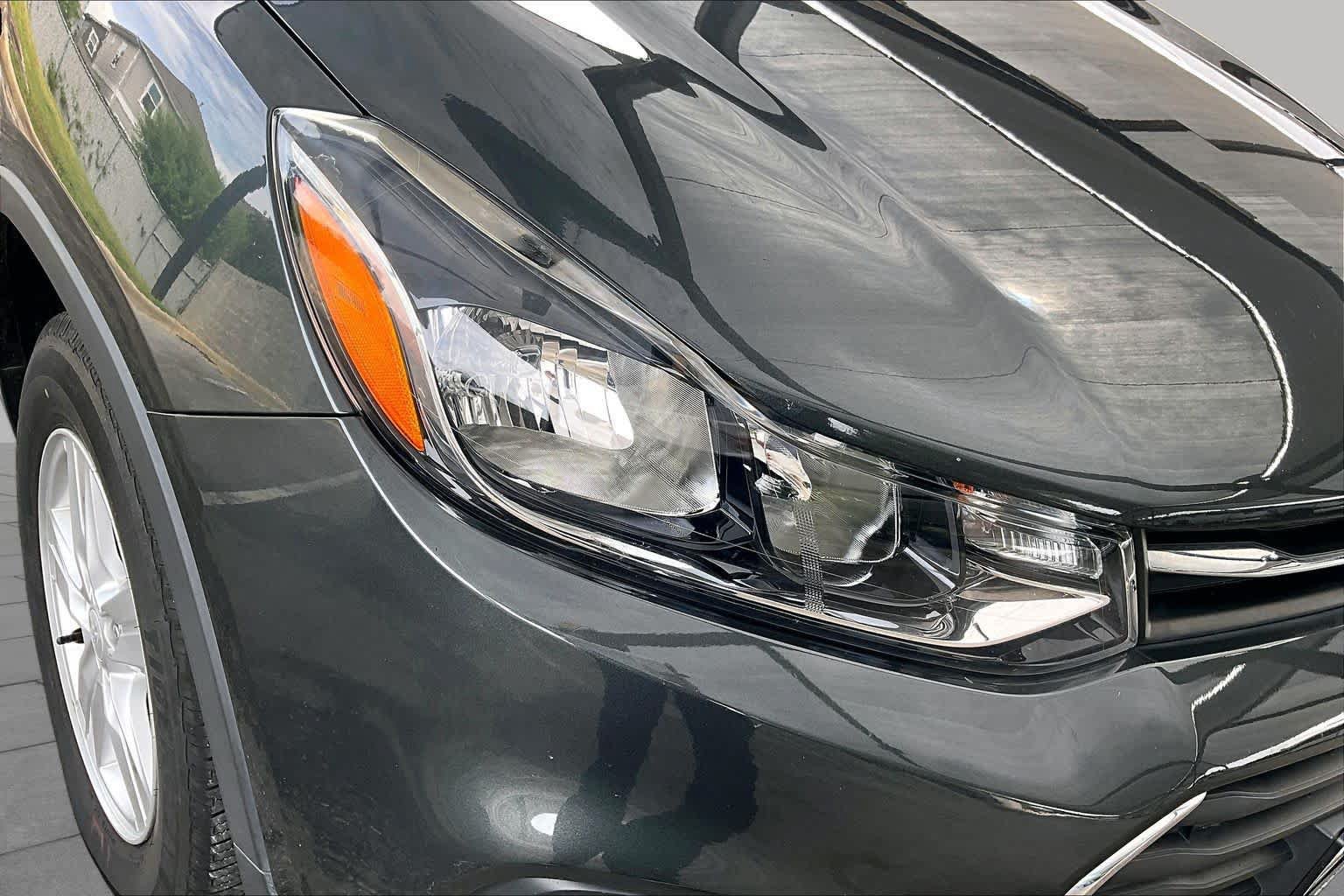 Used 2020 Chevrolet Trax LS FWD image 27