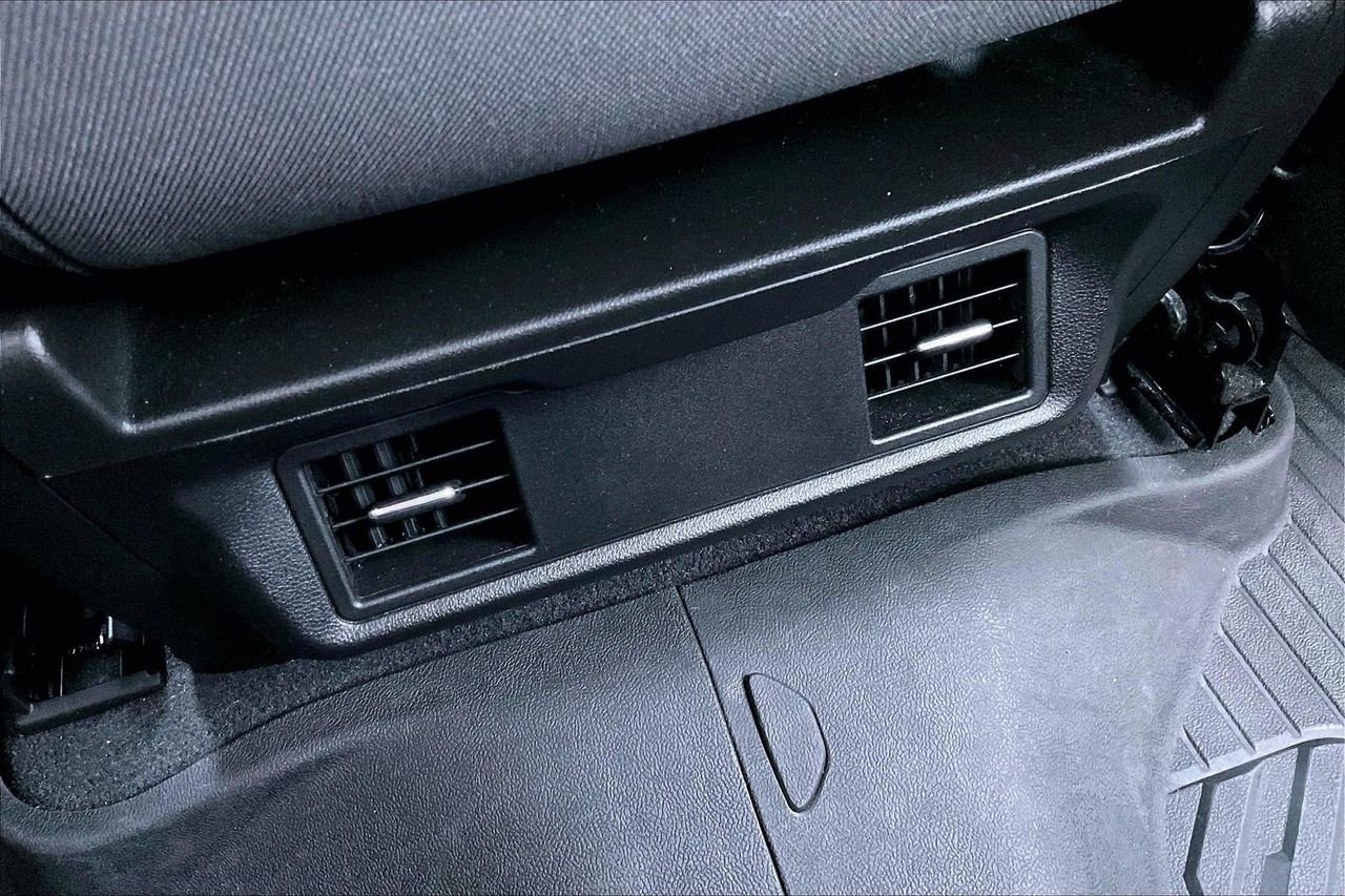 Used 2022 Chevrolet Silverado 1500 Custom AWD/4WD image 16