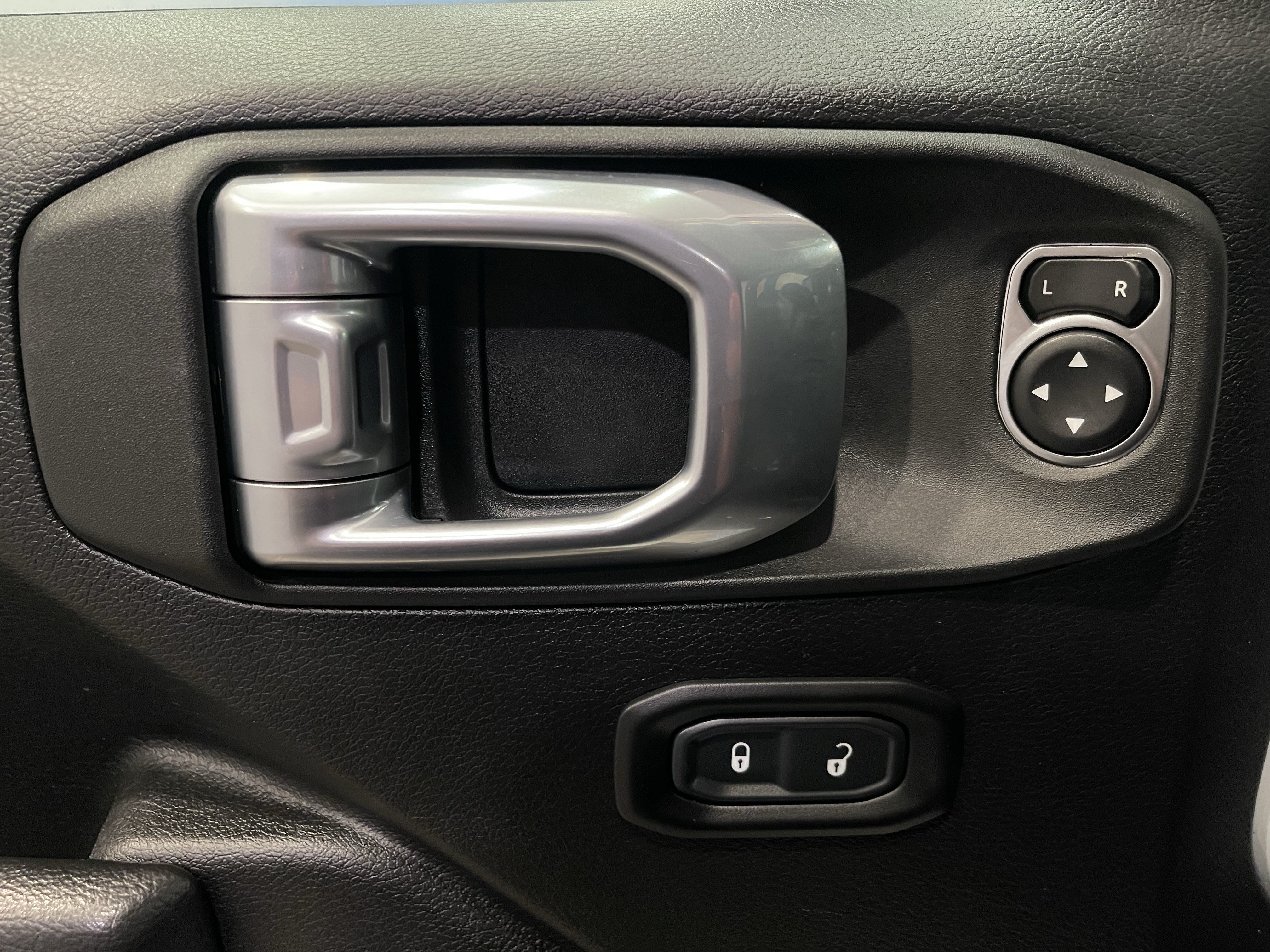 Used 2023 Jeep Wrangler Unlimited AWD/4WD image 11