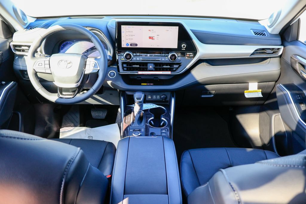 New 2026 Toyota Highlander Platinum AWD/4WD image 6