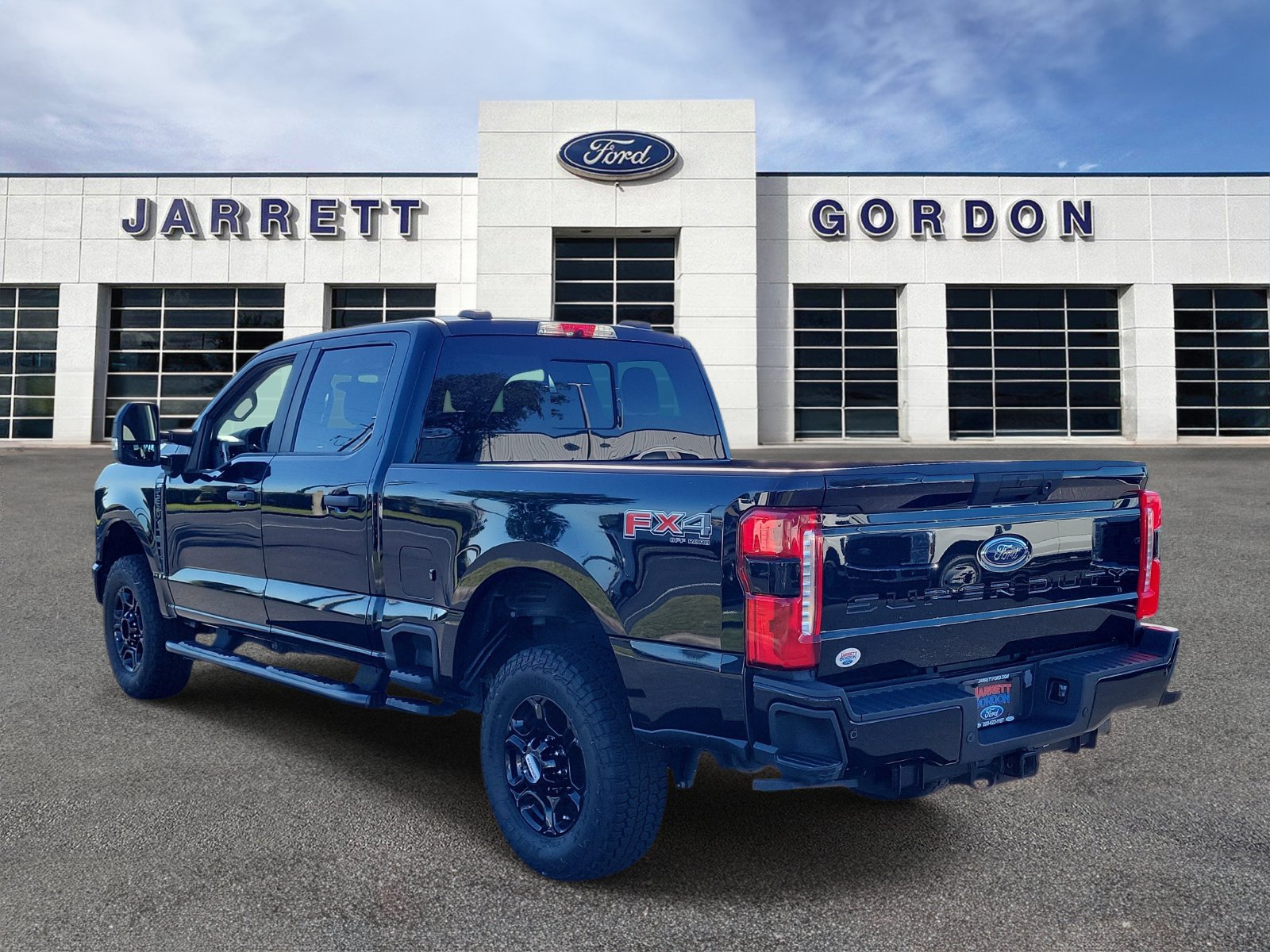 Used 2023 Ford F250 XL w/ STX Appearance Package AWD/4WD image 3