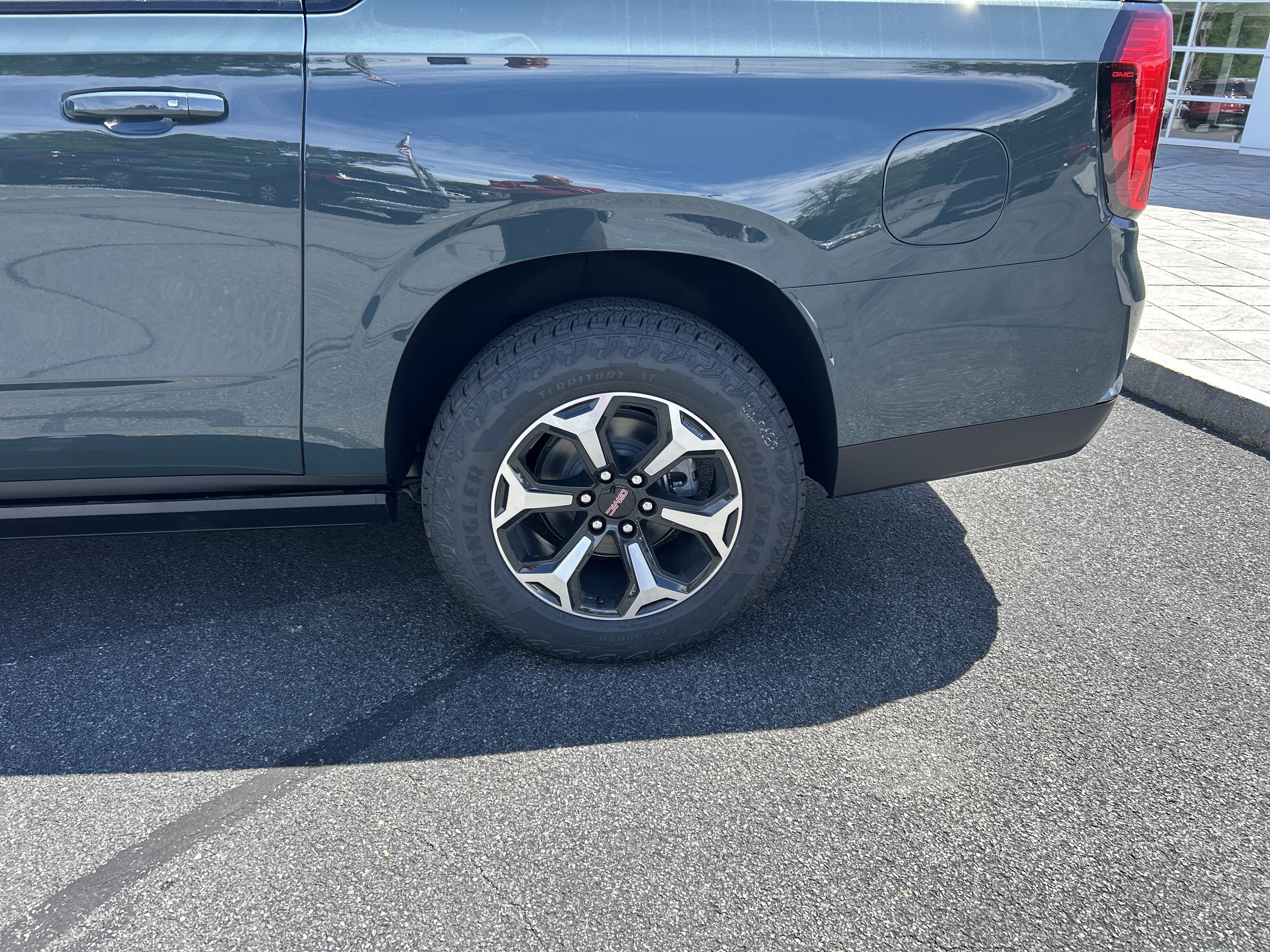 New 2026 GMC Yukon XL AT4 w/ AT4 Premium Plus Package AWD/4WD image 6