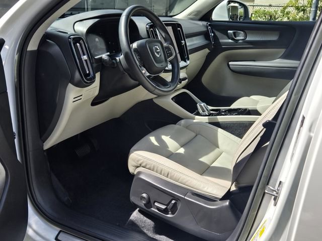 Used 2023 Volvo XC40 B4 Plus w/ Protection Package image 15