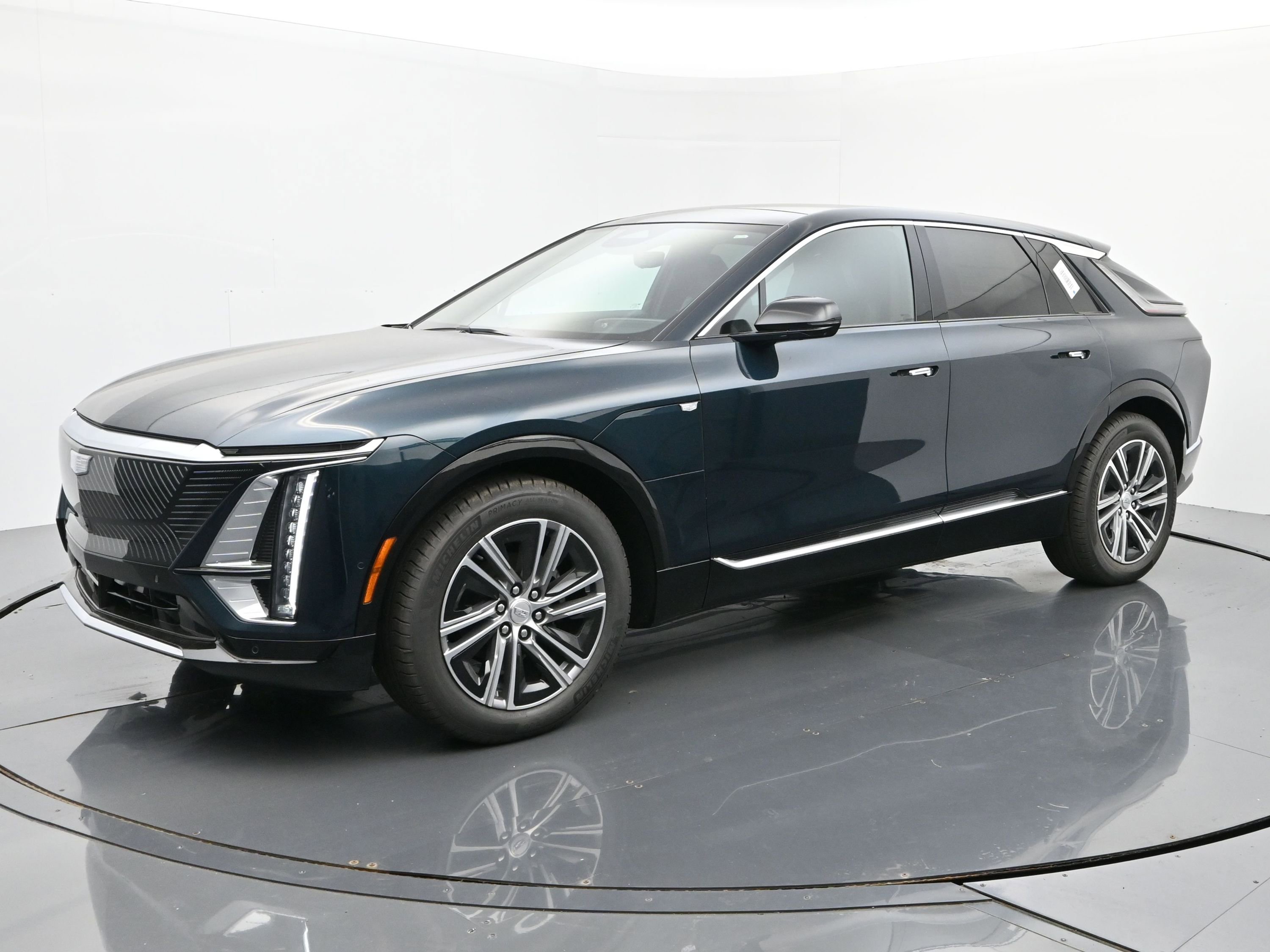 New 2025 Cadillac Lyriq Luxury
