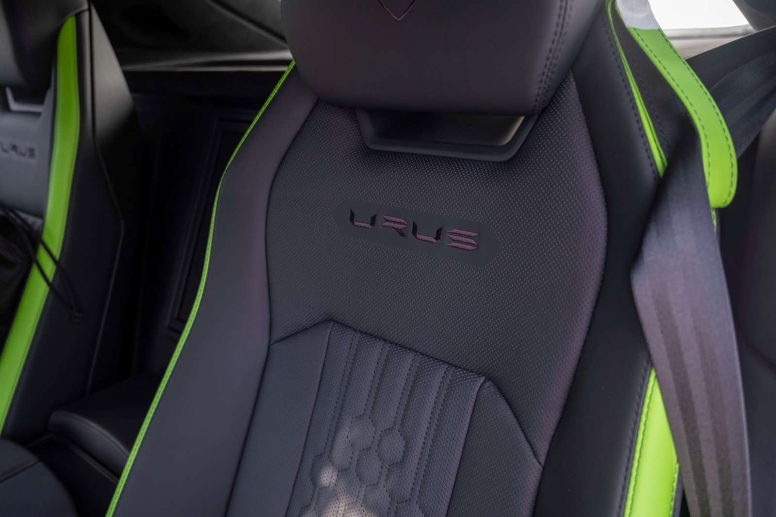 Used 2023 Lamborghini Urus S image 3