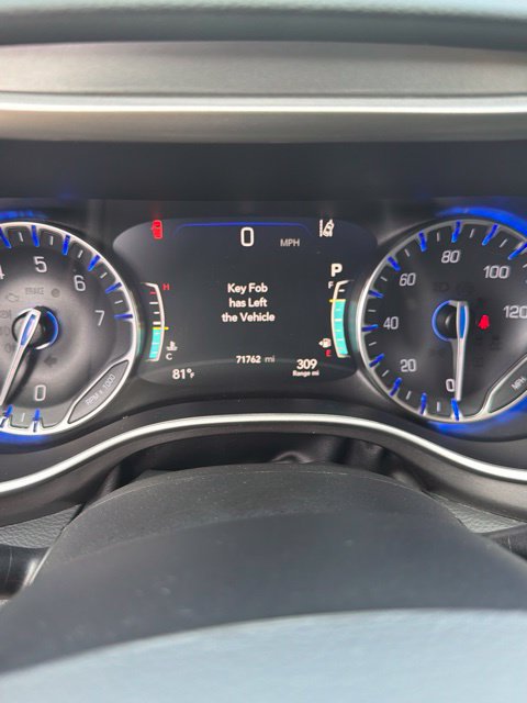 Used 2023 Chrysler Pacifica Touring-L FWD image 21