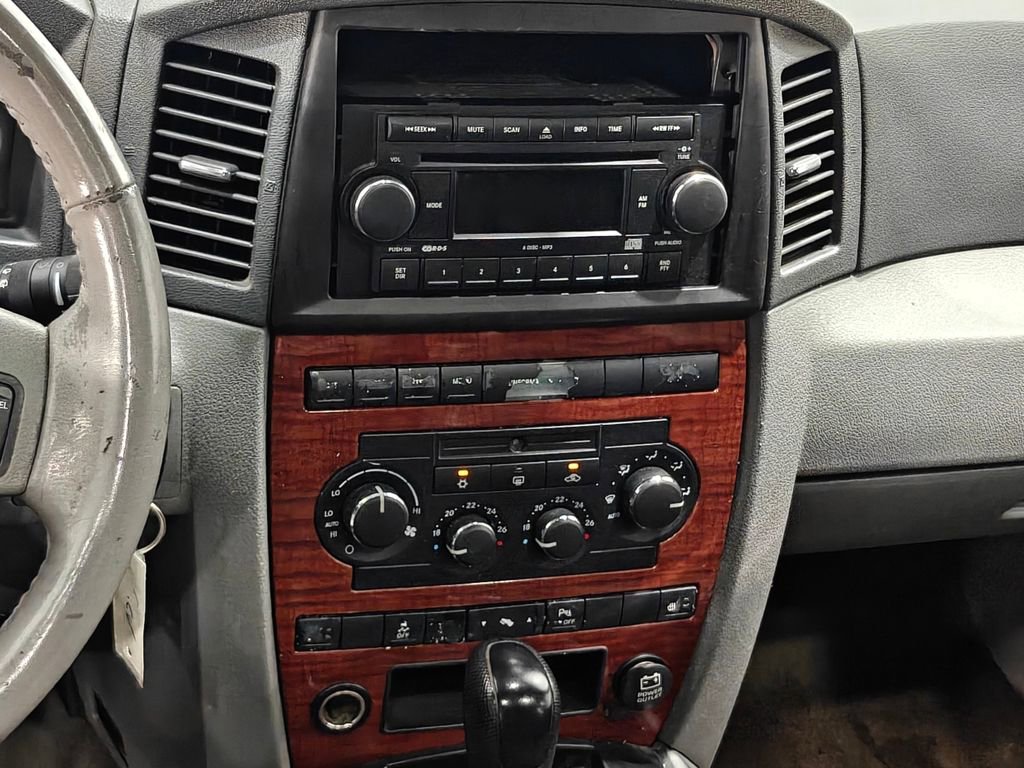 Used 2005 Jeep Grand Cherokee Limited w/ Trailer Tow Group IV AWD/4WD image 6