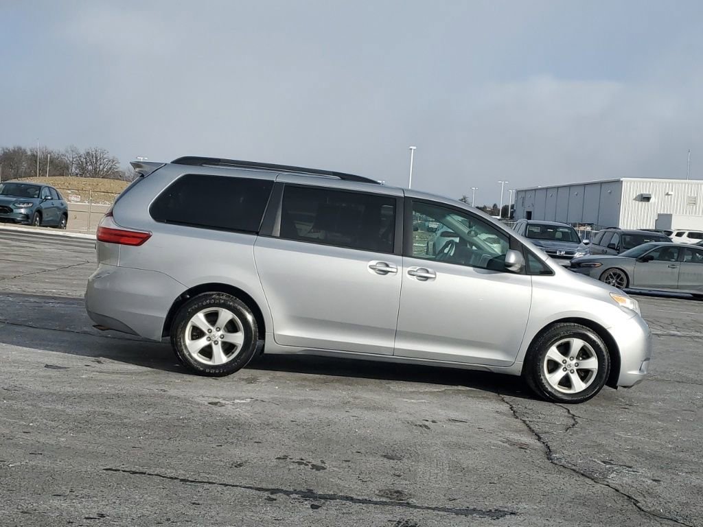 Used 2015 Toyota Sienna LE image 8