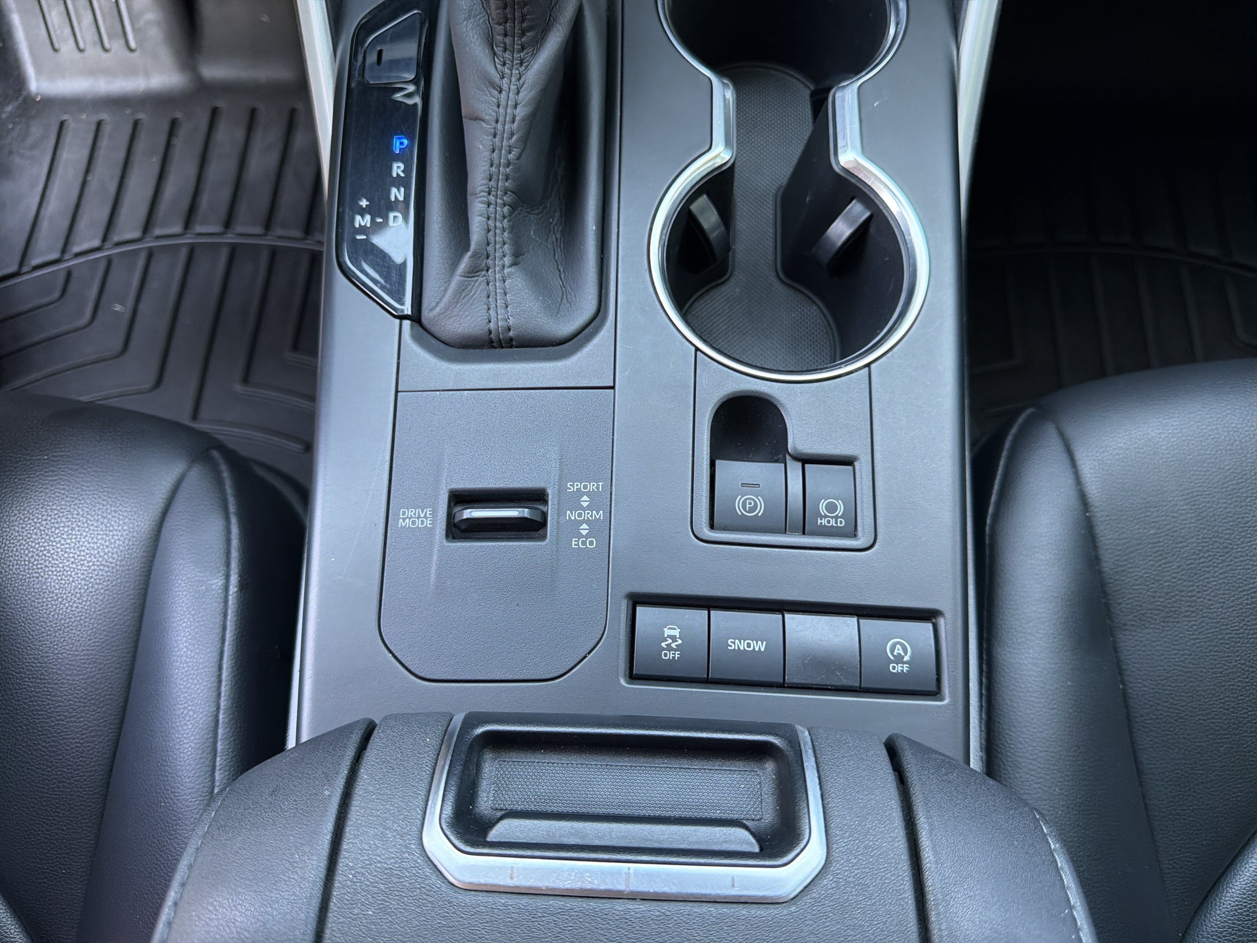 Used 2020 Toyota Highlander XLE FWD image 34
