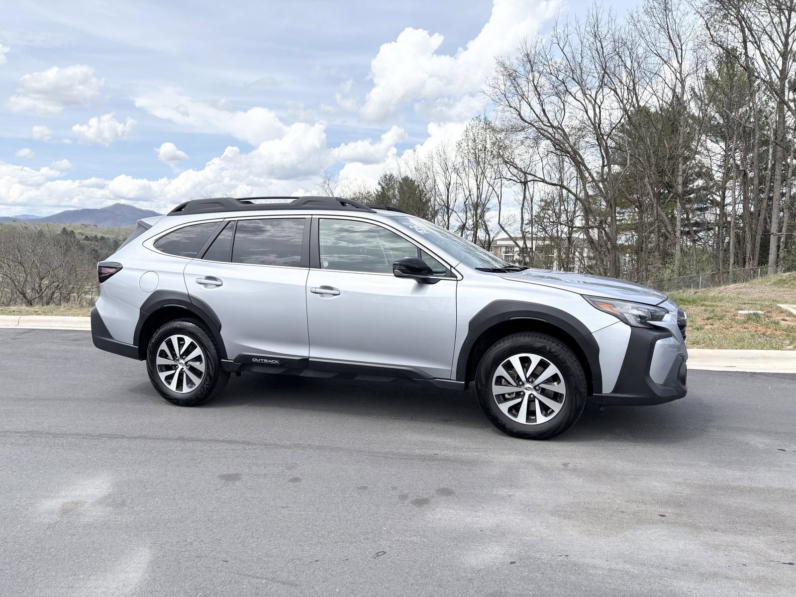 Used 2025 Subaru Outback Premium AWD/4WD image 7