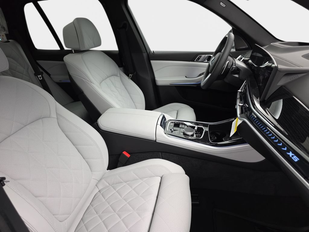 New 2026 BMW X5 xDrive50e w/ M Sport Package AWD/4WD image 9