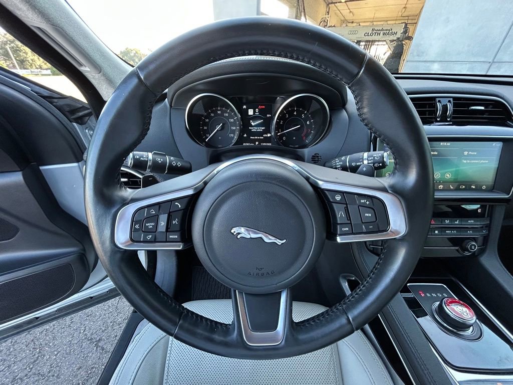 Used 2019 Jaguar F-PACE Prestige image 18