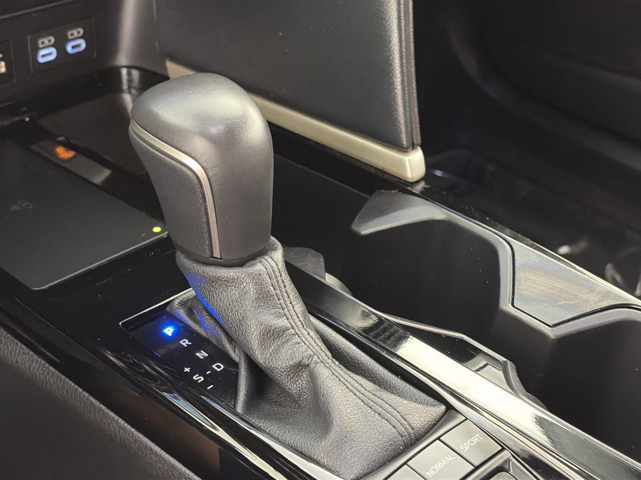 Used 2025 Toyota Camry XSE FWD image 15