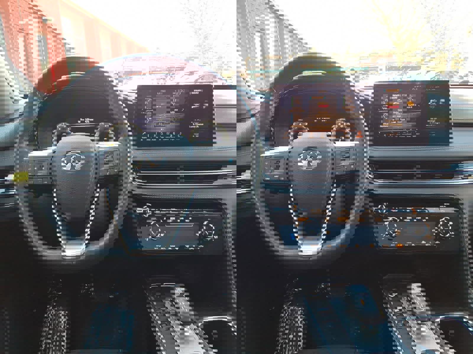 Certified 2025 INFINITI QX60 Luxe image 17