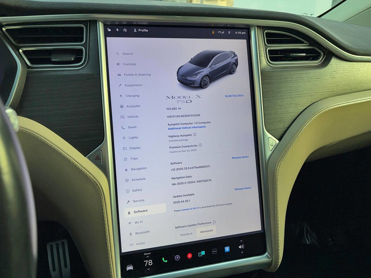 Used 2016 Tesla Model X 60D image 25