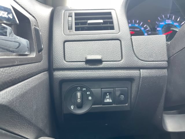 Used 2010 Ford Fusion SEL FWD image 25