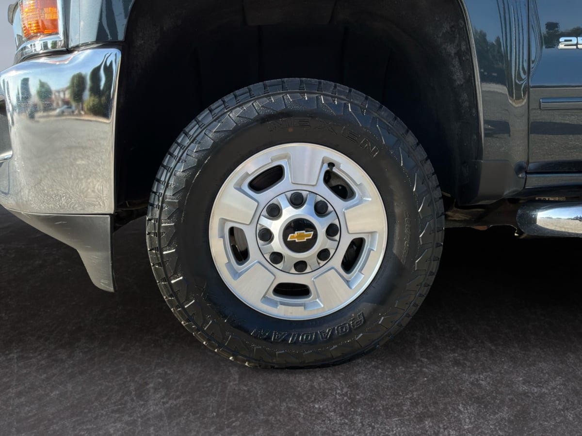 Used 2019 Chevrolet Silverado 2500 LT w/ LT Convenience Package AWD/4WD image 9