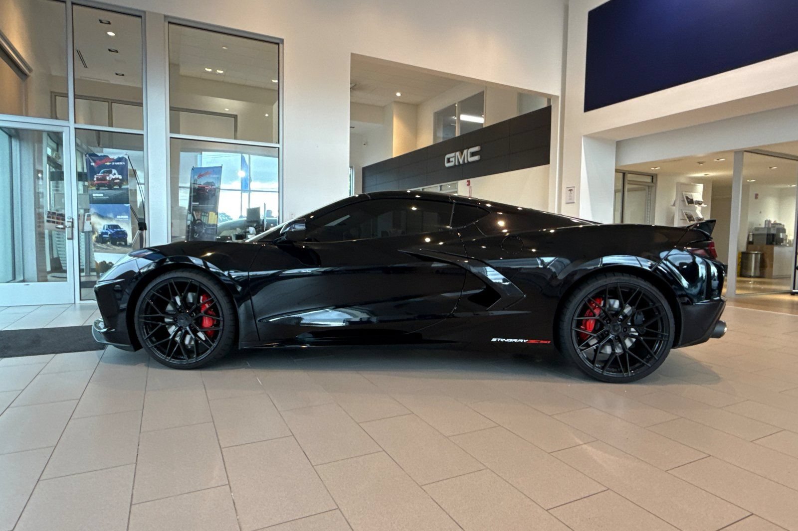 Used 2022 Chevrolet Corvette Stingray Coupe w/ Z51 Performance Package RWD image 7