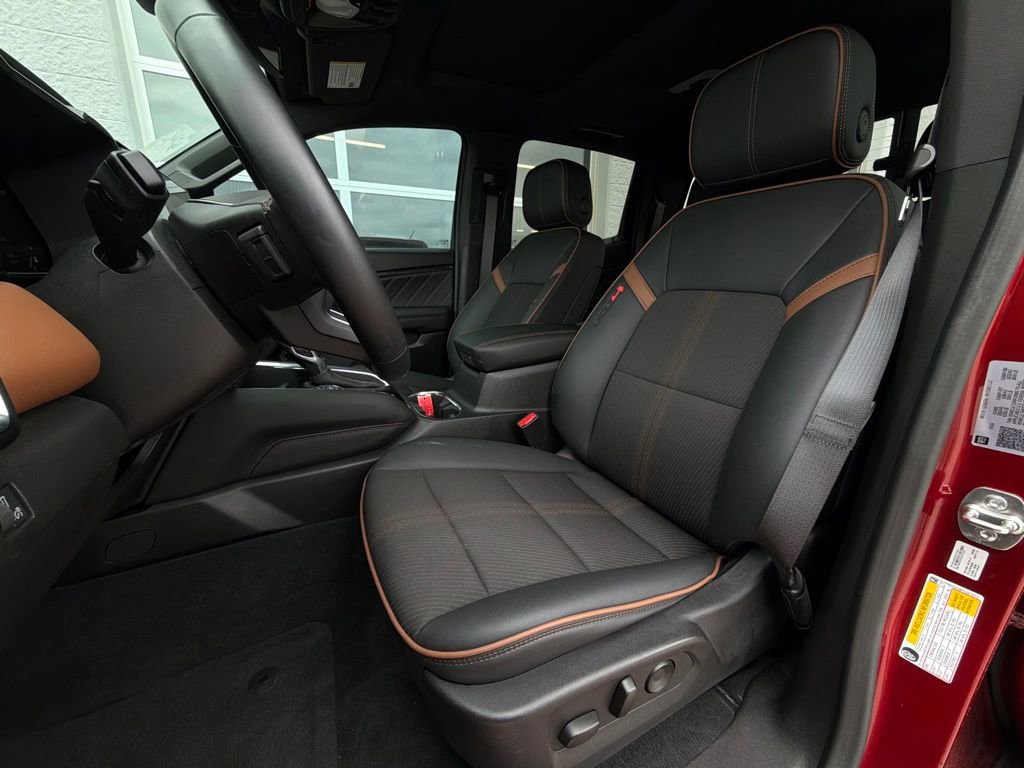 Used 2024 GMC Canyon AT4 AWD/4WD image 6