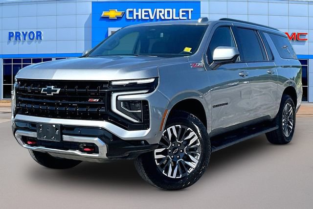 Used 2025 Chevrolet Suburban Z71 AWD/4WD image 3