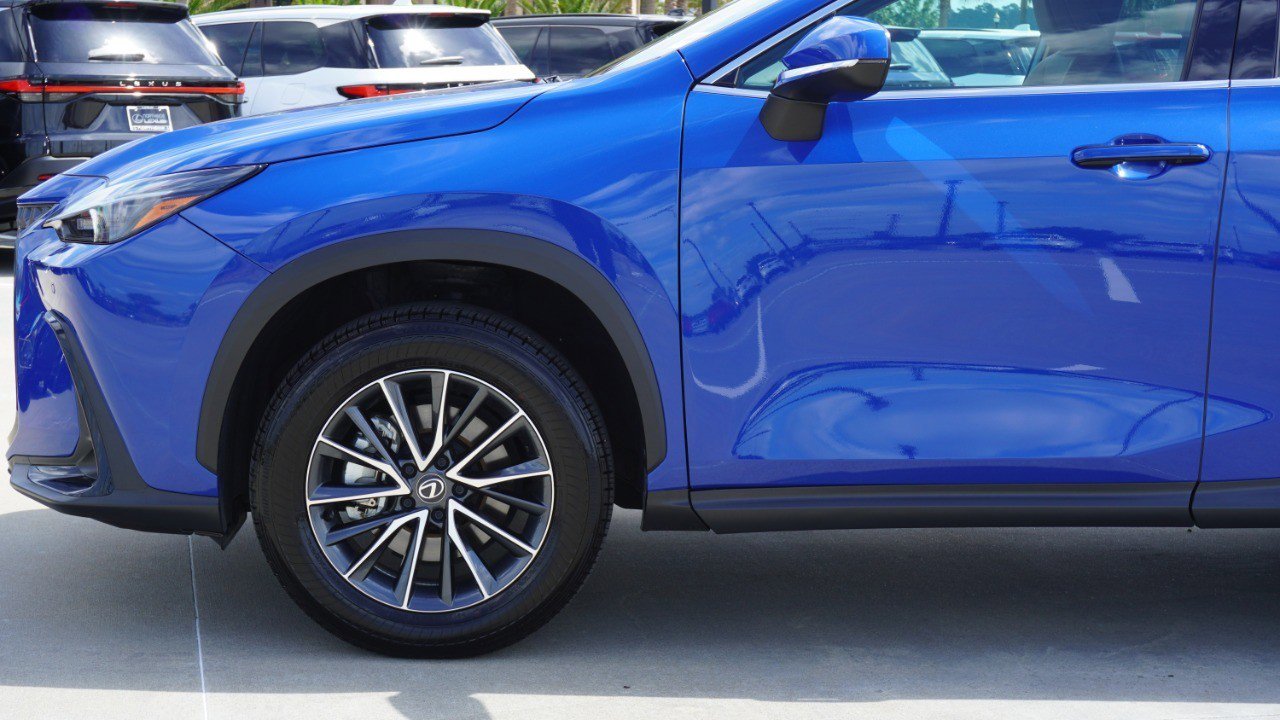 Used 2025 Lexus NX 250 FWD w/ Towing Package (2000 Lbs) image 10
