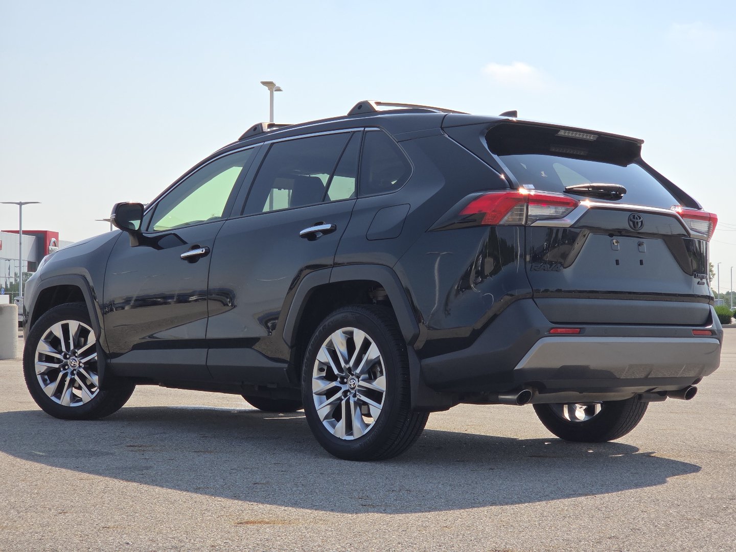 Used 2021 Toyota RAV4 Limited AWD/4WD image 18