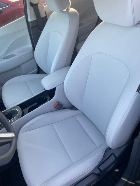 Used 2026 Hyundai Kona SE FWD image 16