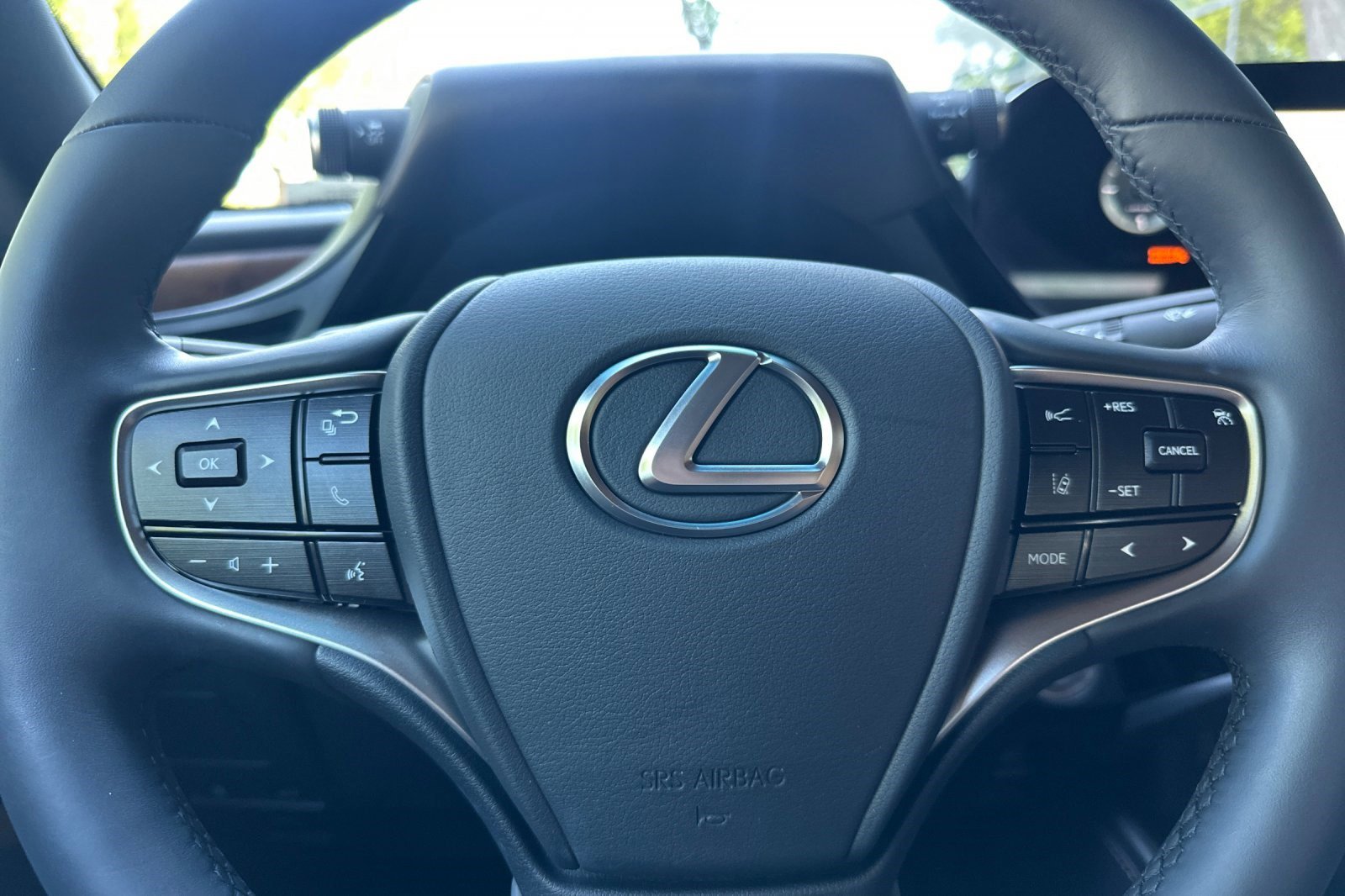 Used 2025 Lexus ES 300h w/ Premium Package image 27