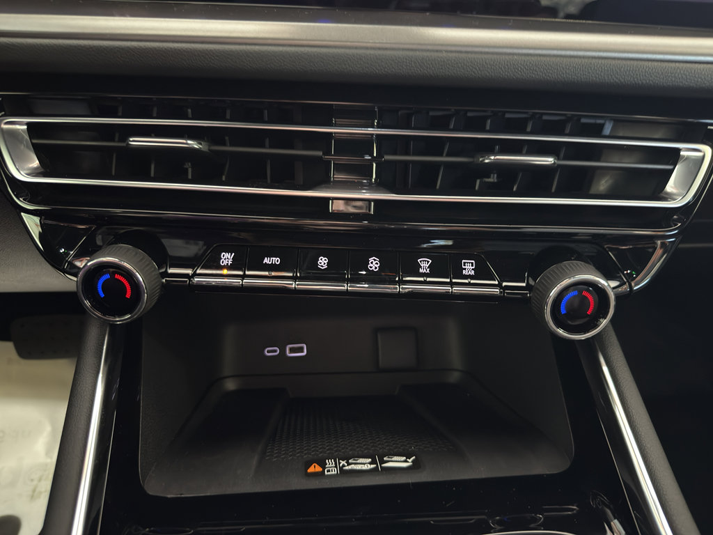 New 2026 Chevrolet Traverse LT w/ LPO, Floor Liner Package image 18