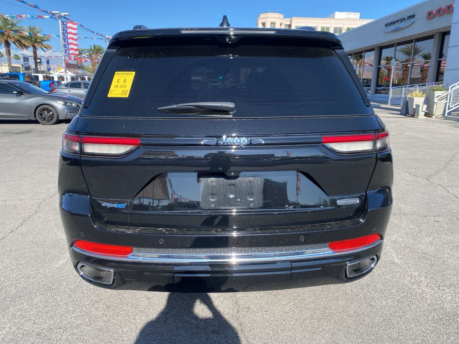 Used 2023 Jeep Grand Cherokee Overland w/ Luxury Tech Group IV AWD/4WD image 8
