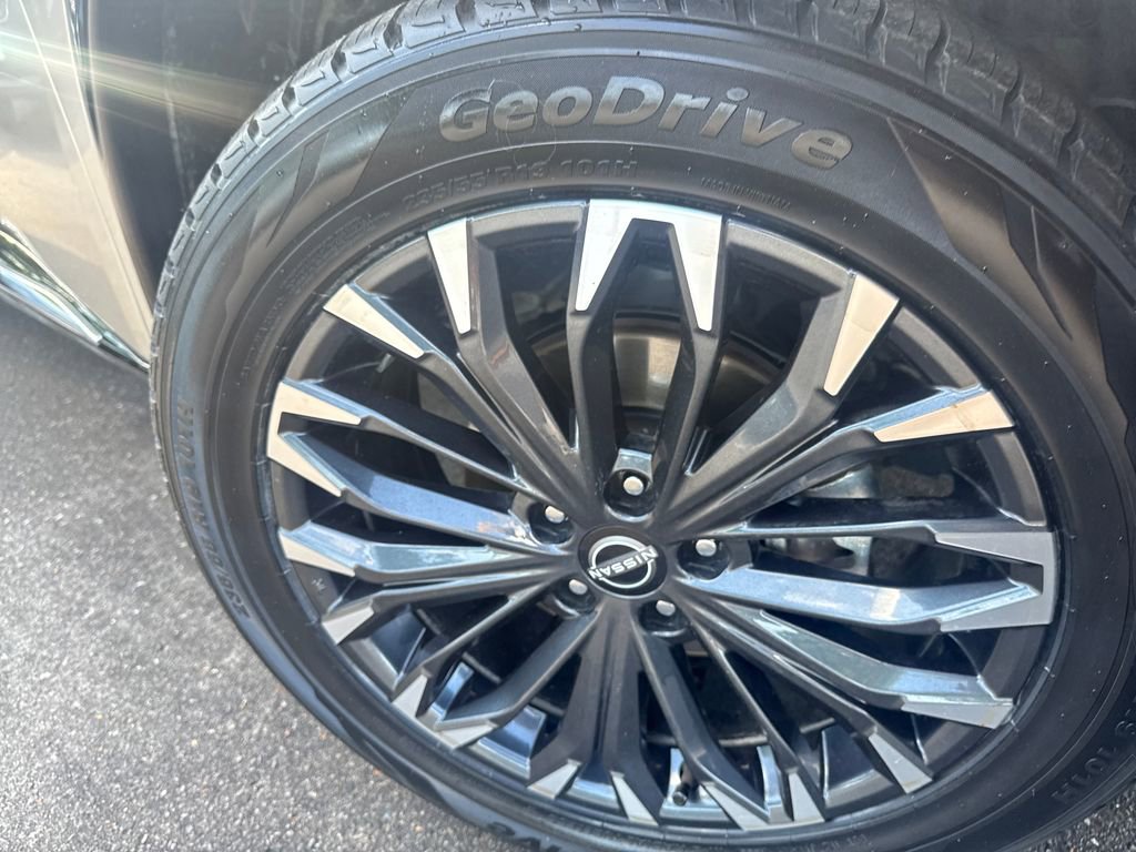 Used 2025 Nissan Rogue Platinum w/ Platinum Premium Package FWD image 37