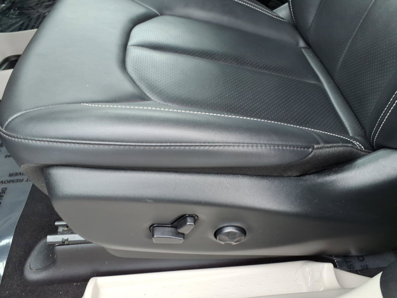 Used 2024 Chrysler Pacifica Touring-L image 15