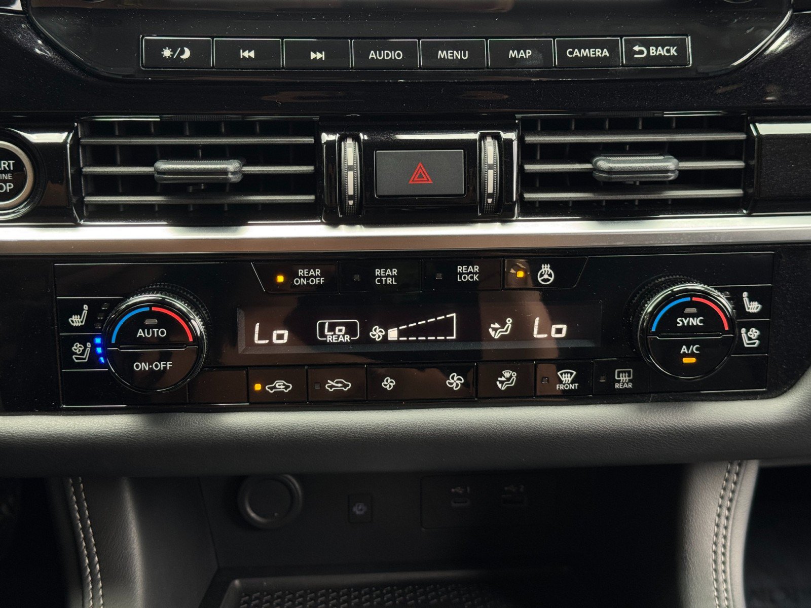 Used 2024 Nissan Pathfinder Platinum FWD image 29