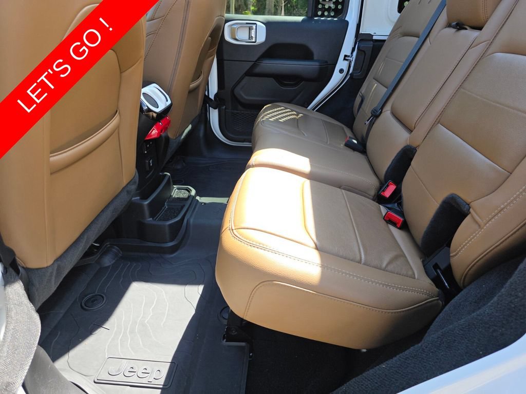 Used 2022 Jeep Wrangler Unlimited Sahara AWD/4WD image 22