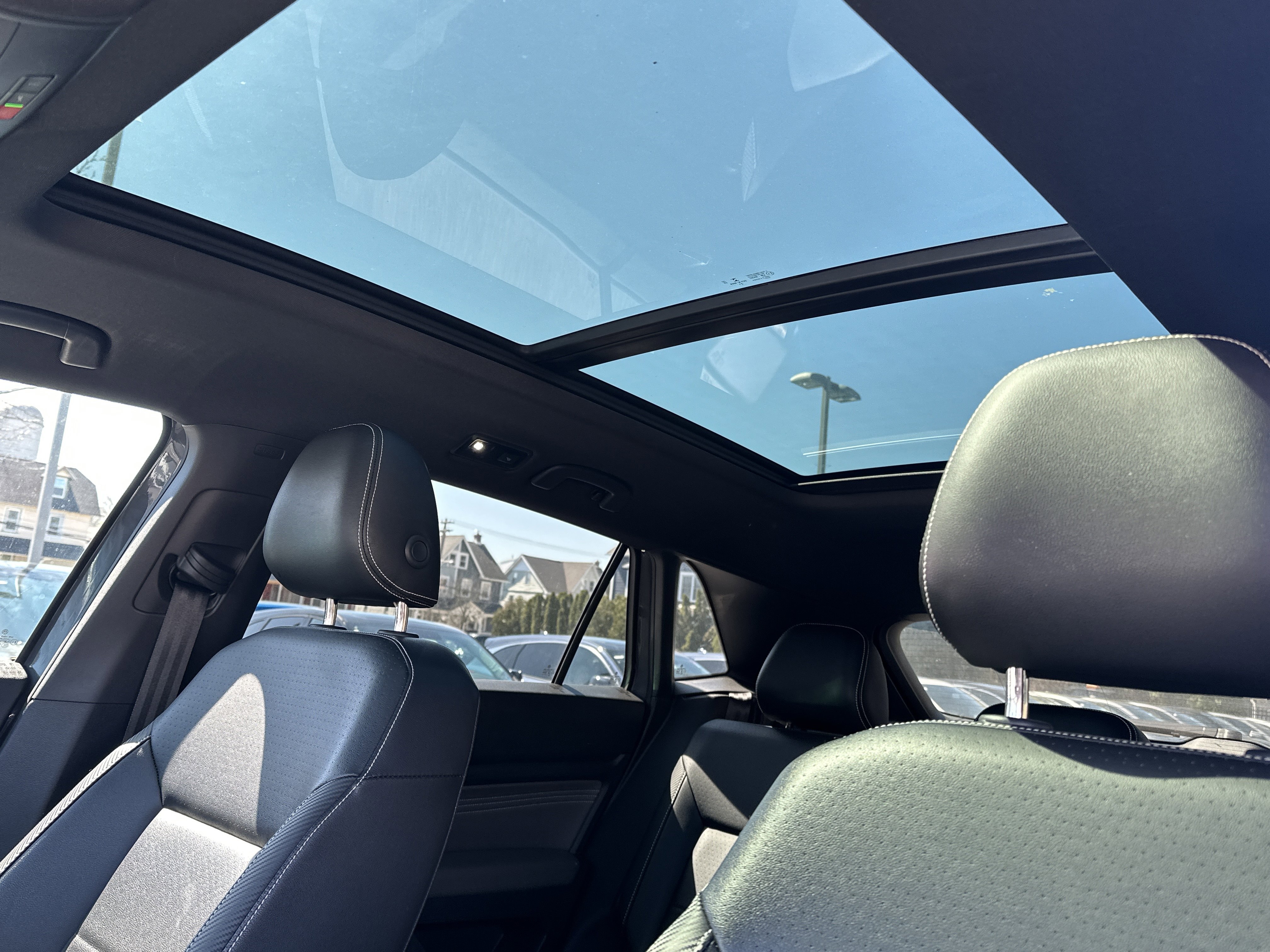 Used 2022 Volkswagen Atlas Cross Sport SE w/ Panoramic Sunroof Package image 9