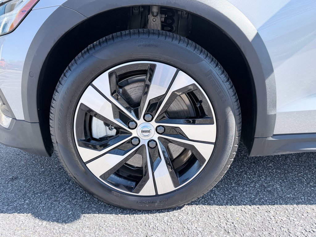 Used 2025 Volvo V60 B5 Cross Country Plus image 35