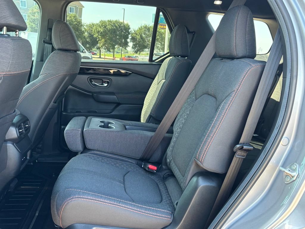 Used 2025 Honda Pilot Sport image 14
