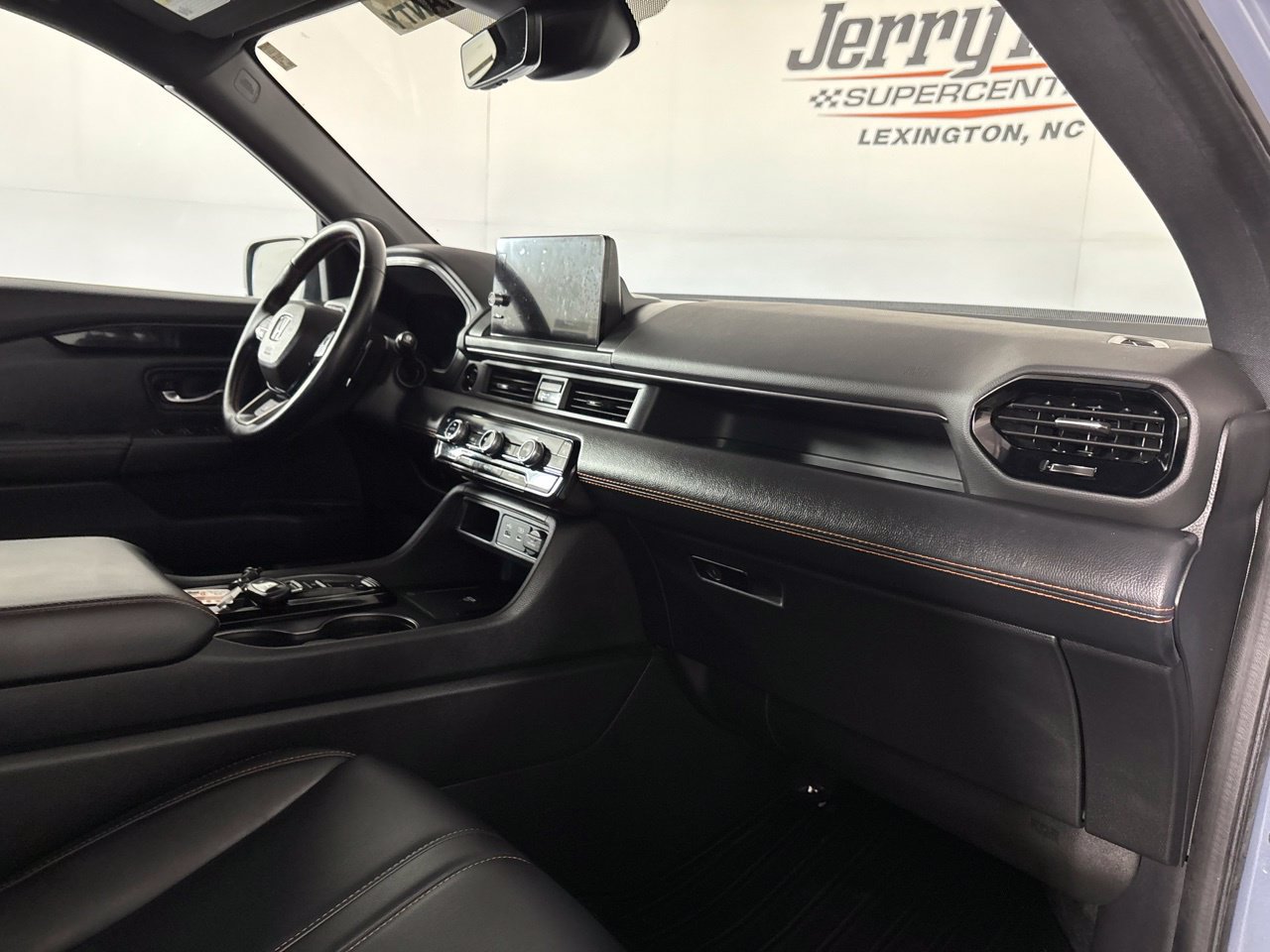 Used 2023 Honda Pilot TrailSport image 32
