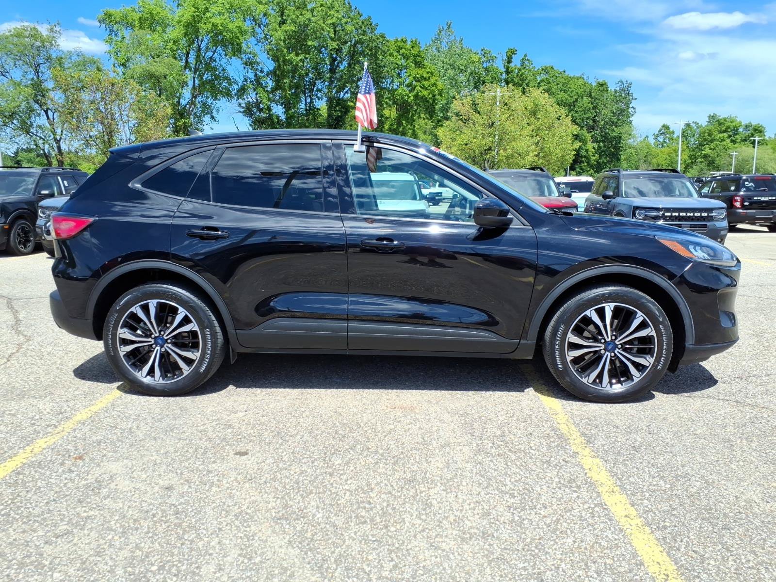 Used 2022 Ford Escape SE w/ SE Sport Appearance Package AWD/4WD image 9