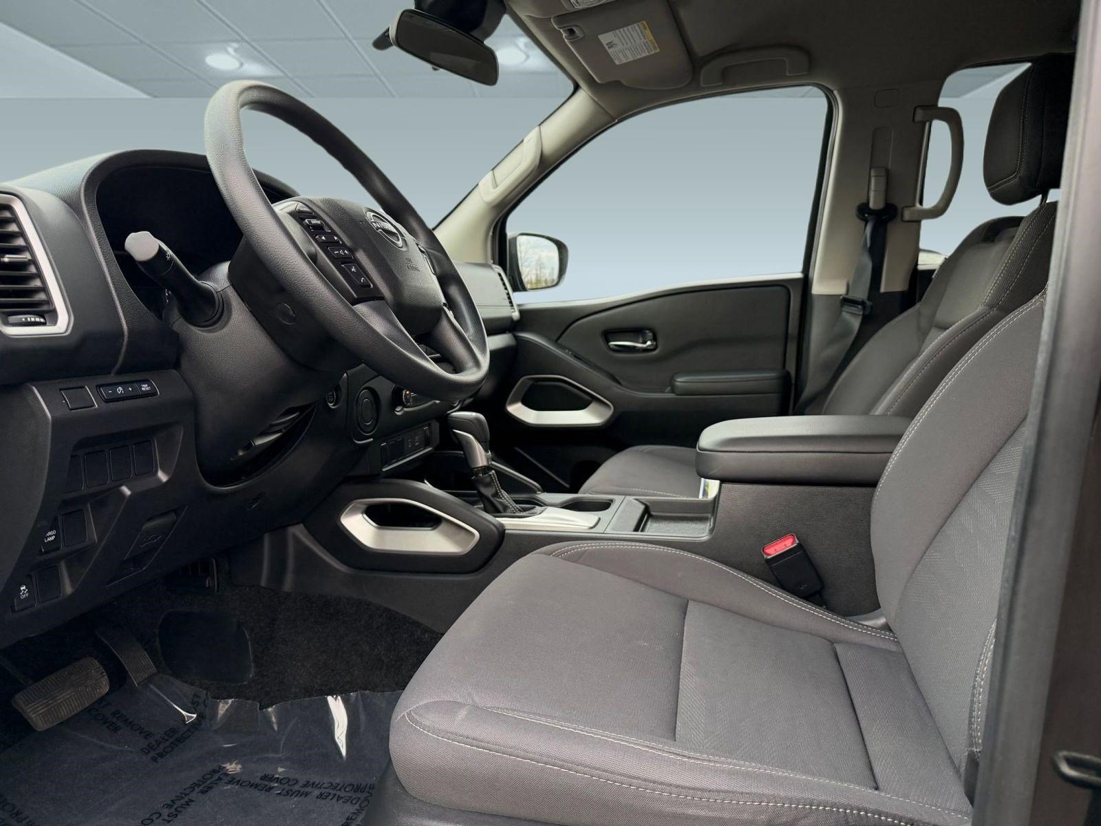 Used 2024 Nissan Frontier SV image 5