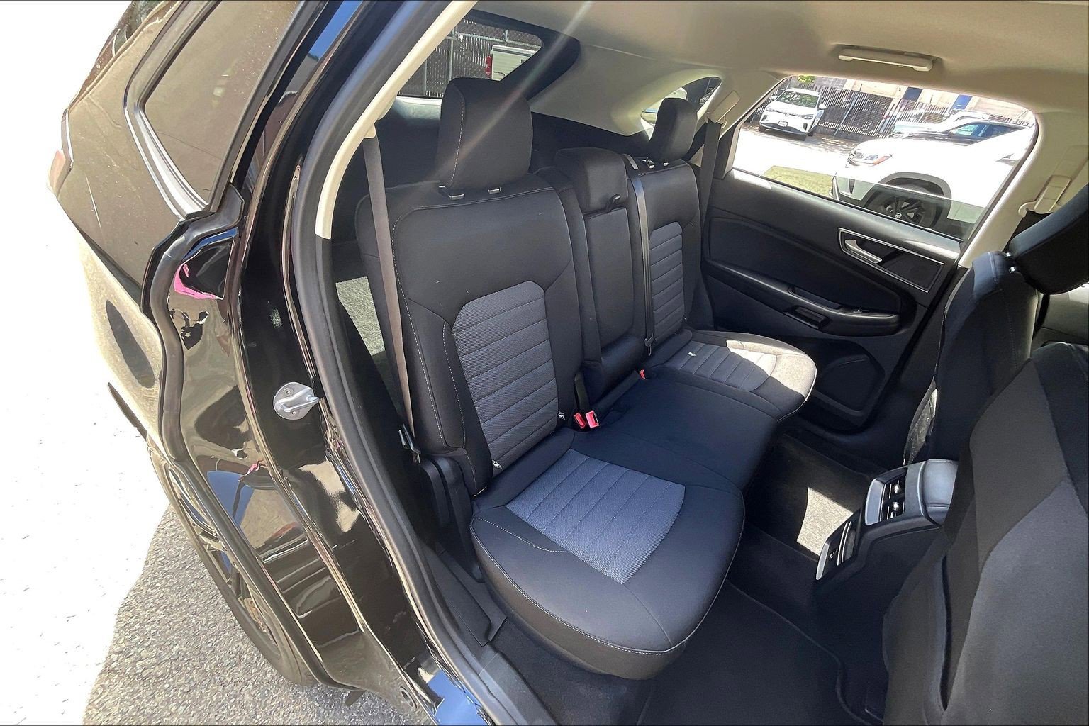 Used 2022 Ford Edge SE w/ Black Appearance Package image 26