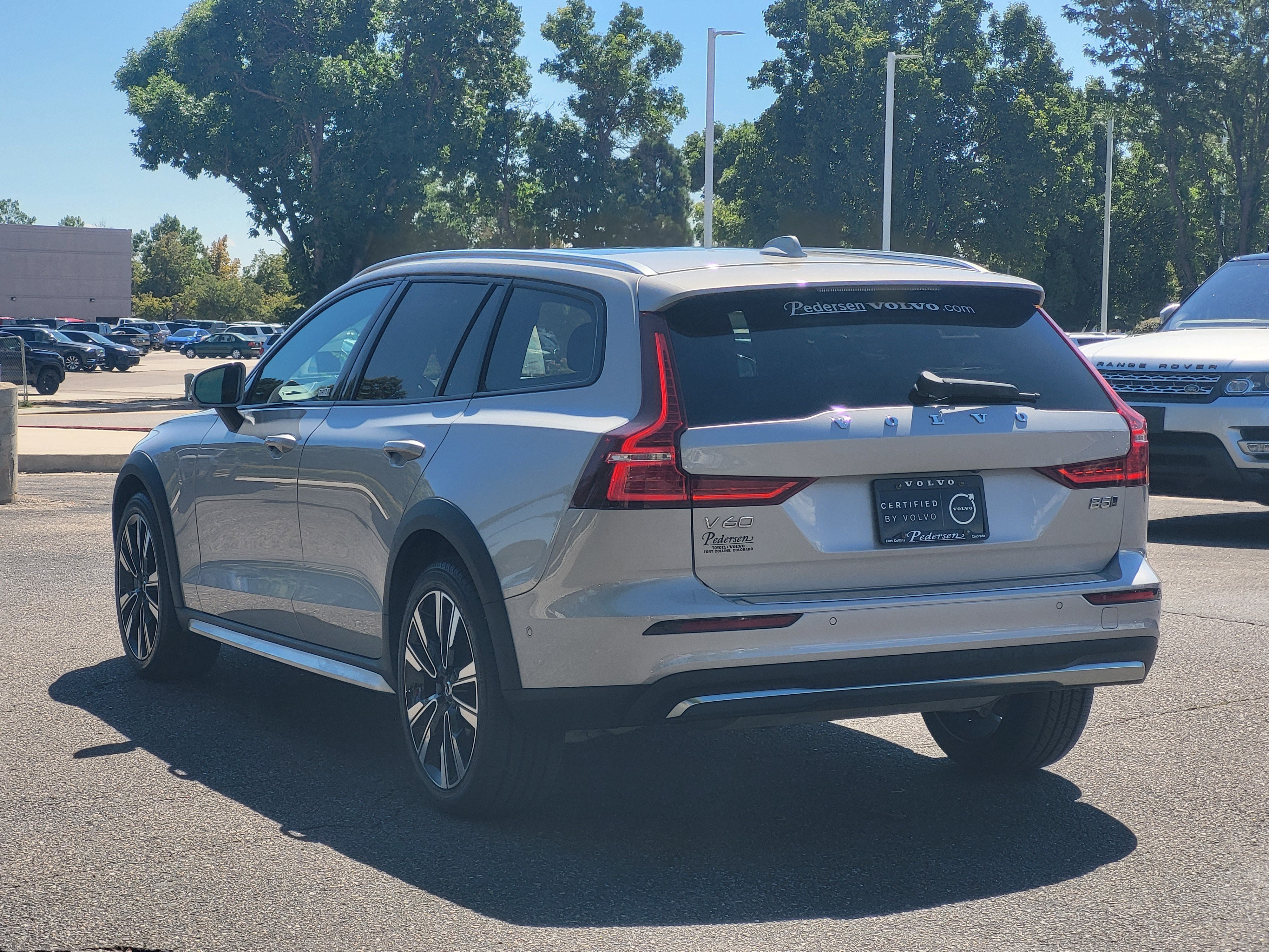 Certified 2024 Volvo V60 B5 Cross Country Ultimate w/ Protection Package Premier AWD/4WD image 3