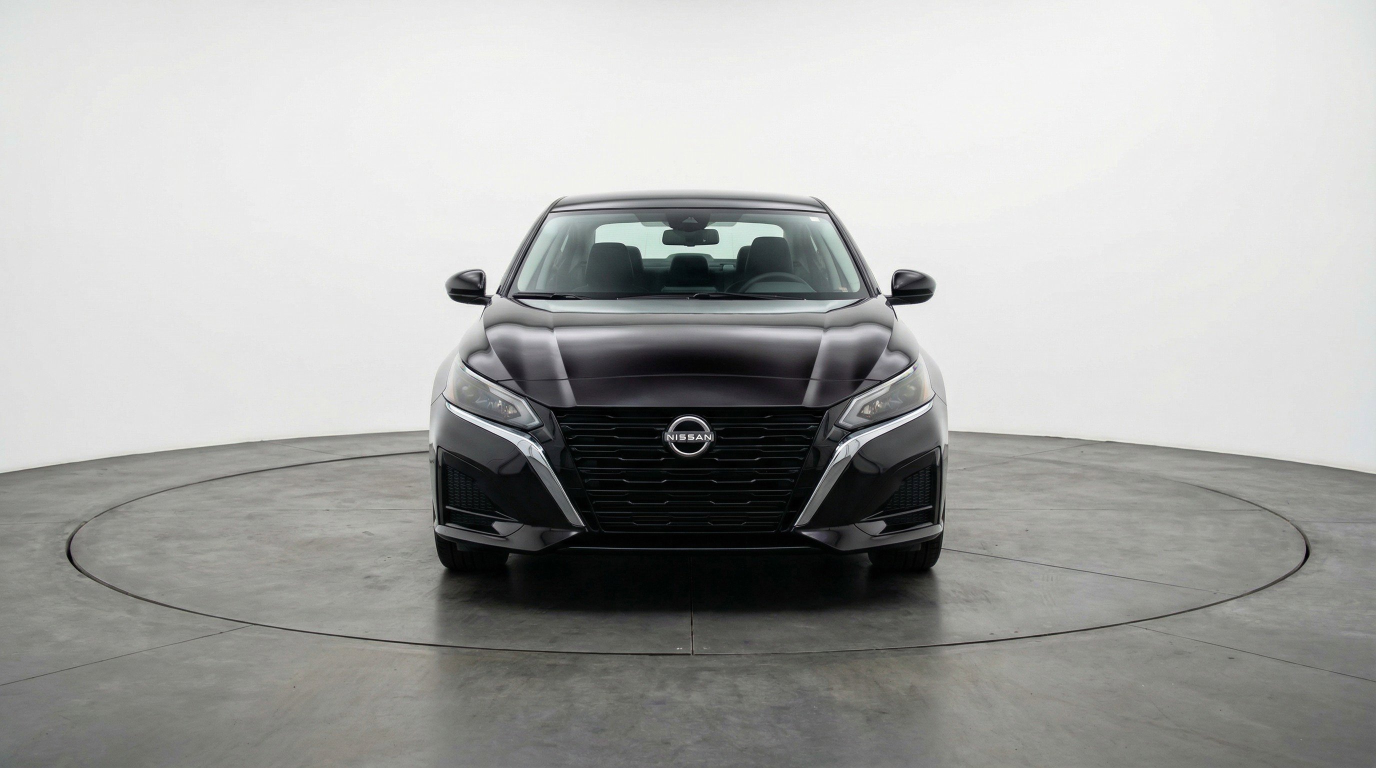 Used 2025 Nissan Altima 2.5 SV image 2
