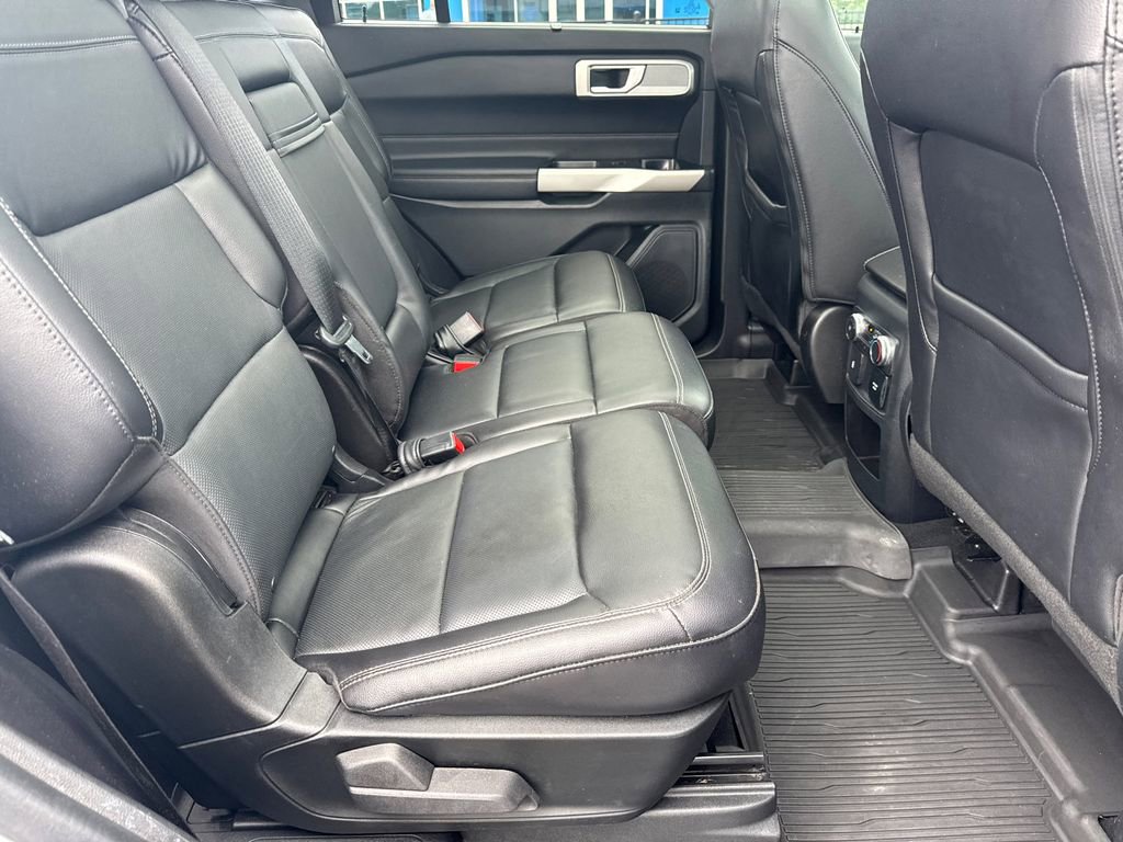 Used 2021 Ford Explorer Limited w/ Equipment Group 301A RWD image 16
