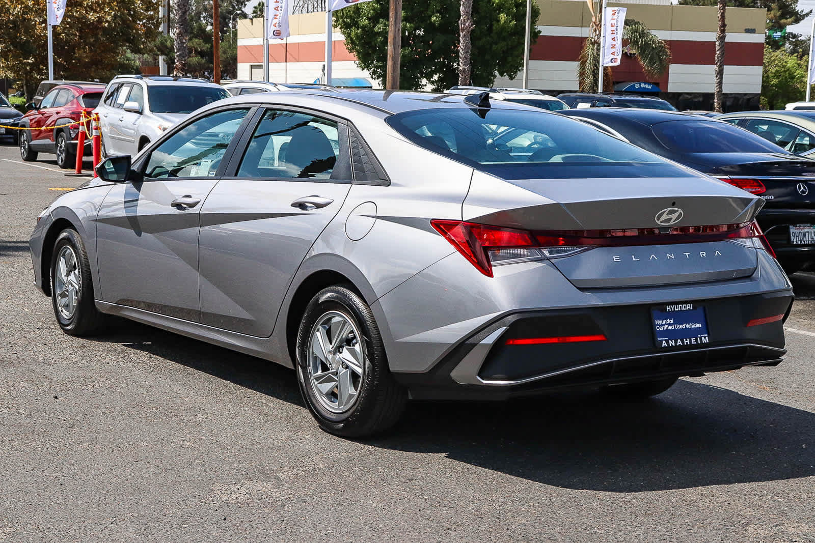 Used 2025 Hyundai Elantra SE w/ Cargo Package FWD image 9