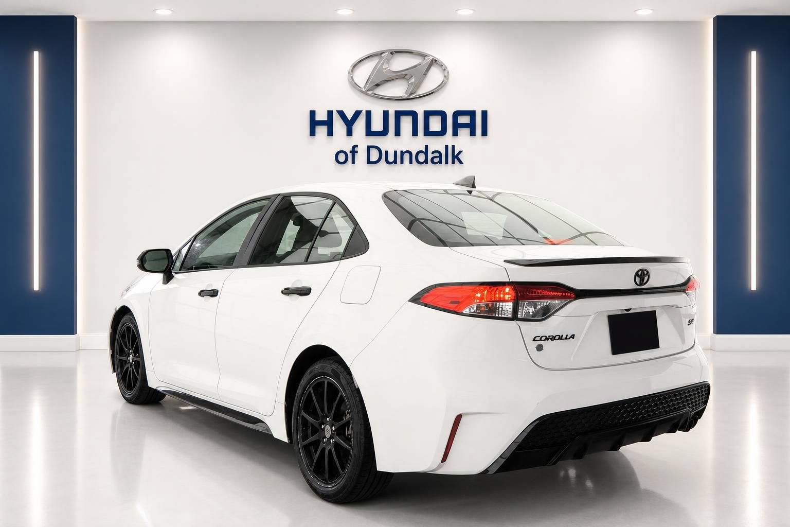 Used 2022 Toyota Corolla SE FWD image 2