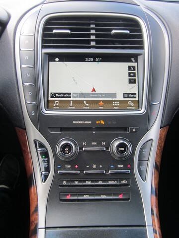 Used 2018 Lincoln MKX Select w/ Select Plus Package AWD/4WD image 16