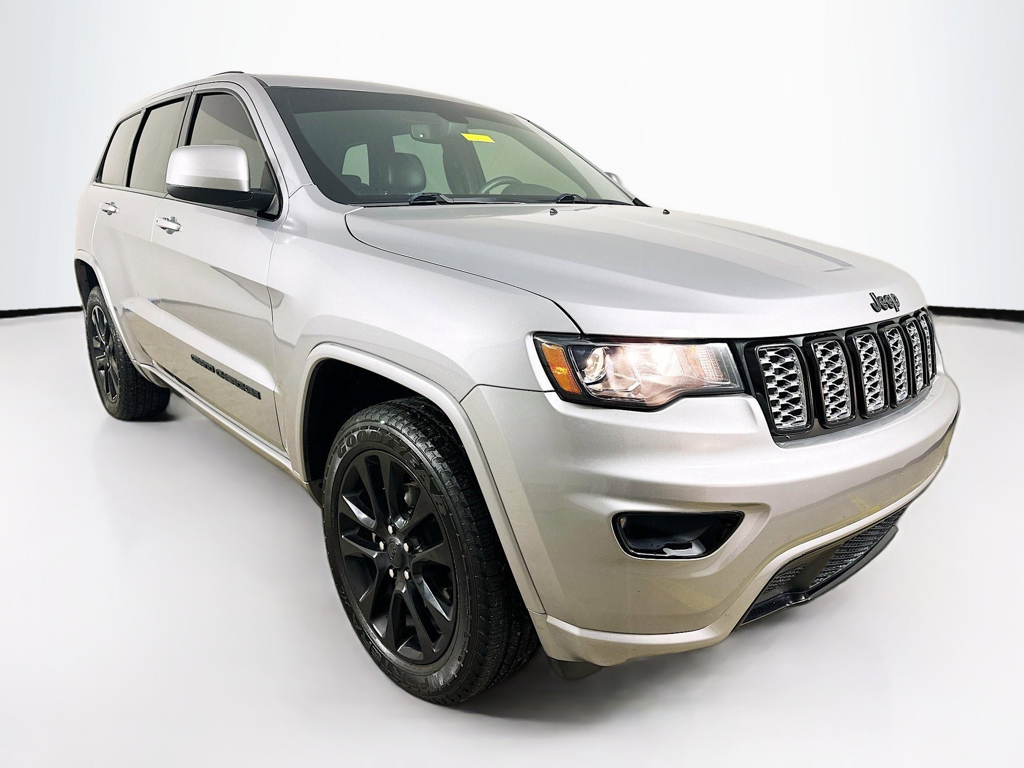 Used 2019 Jeep Grand Cherokee Altitude