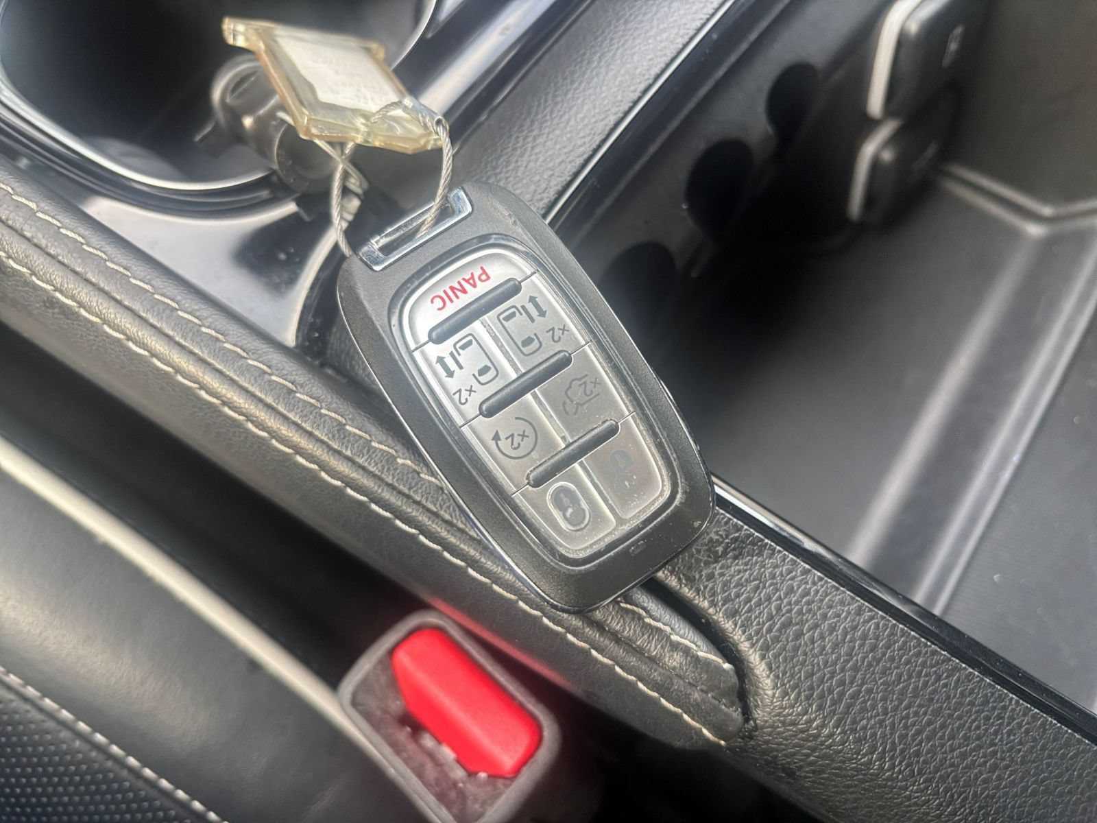 Used 2025 Chrysler Pacifica Limited FWD image 21